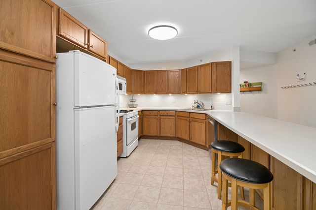 6850 W Winding Trail 202, Oak Forest, IL 60452