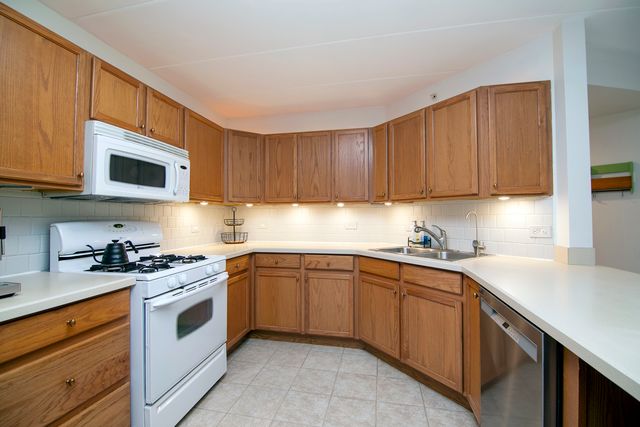 6850 W Winding Trail 202, Oak Forest, IL 60452