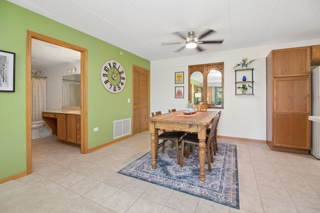 6850 W Winding Trail 202, Oak Forest, IL 60452