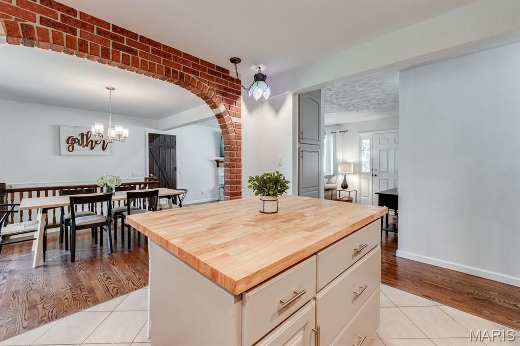 Image 15 of property listing at 20 Elderwood Court, St Louis, MO 63026