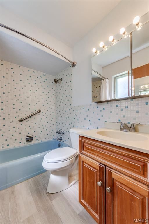 Image 20 of property listing at 20 Elderwood Court, St Louis, MO 63026
