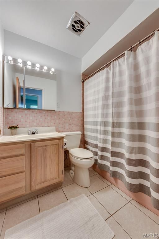 Image 25 of property listing at 20 Elderwood Court, St Louis, MO 63026