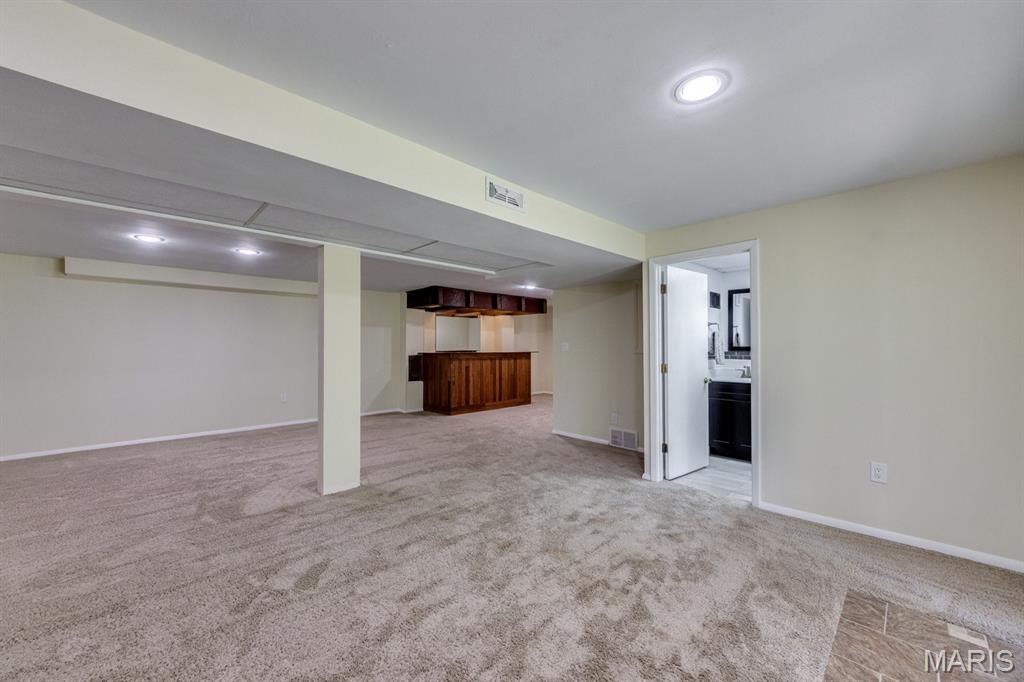 Image 36 of property listing at 20 Elderwood Court, St Louis, MO 63026