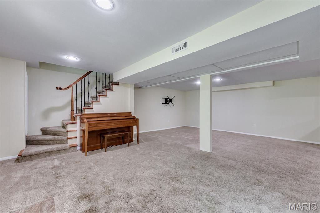 Image 37 of property listing at 20 Elderwood Court, St Louis, MO 63026
