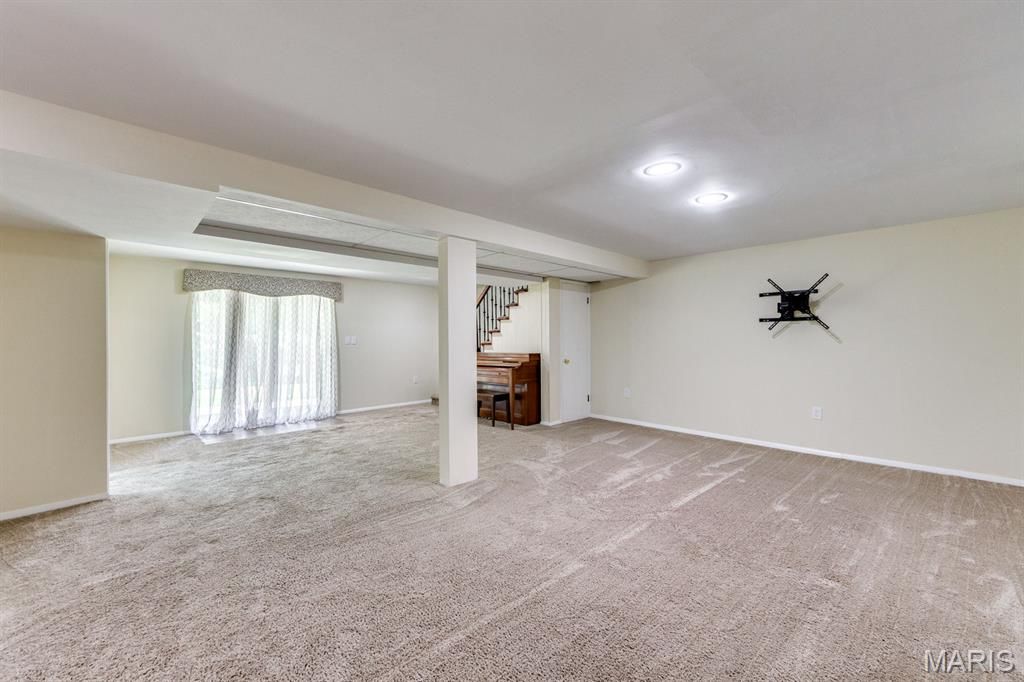 Image 38 of property listing at 20 Elderwood Court, St Louis, MO 63026
