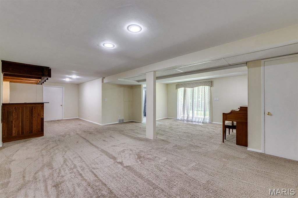 Image 39 of property listing at 20 Elderwood Court, St Louis, MO 63026