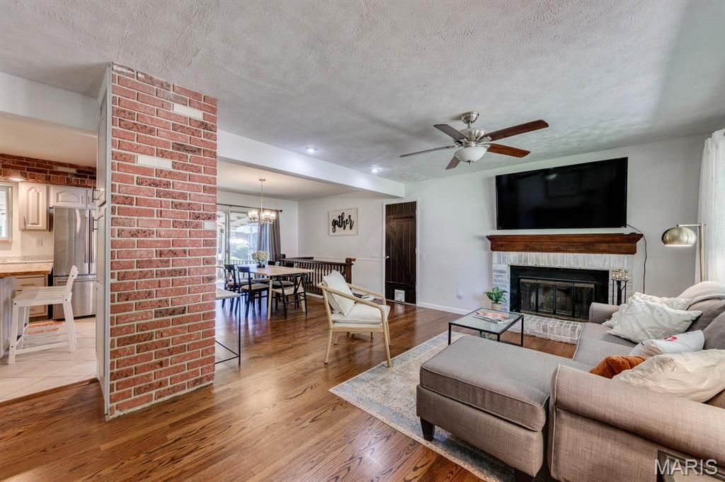 Image 5 of property listing at 20 Elderwood Court, St Louis, MO 63026
