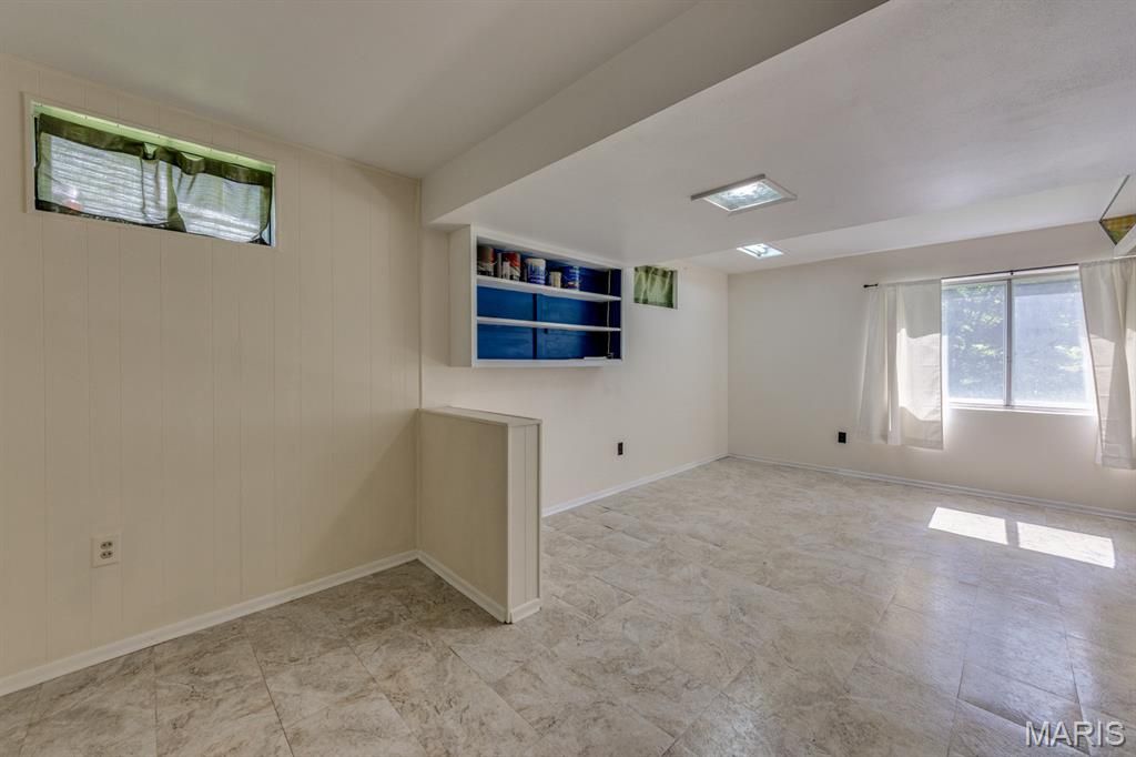 Image 44 of property listing at 20 Elderwood Court, St Louis, MO 63026
