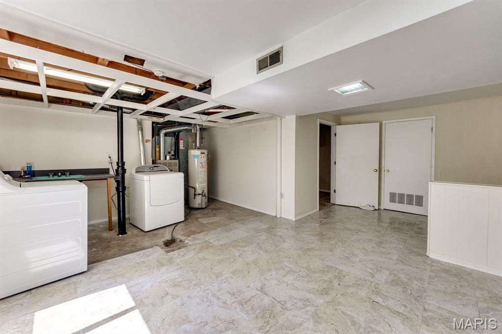 Image 47 of property listing at 20 Elderwood Court, St Louis, MO 63026