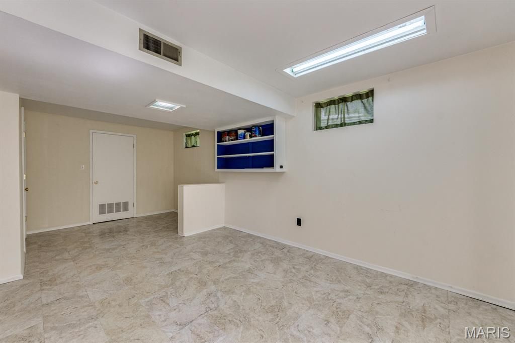 Image 48 of property listing at 20 Elderwood Court, St Louis, MO 63026