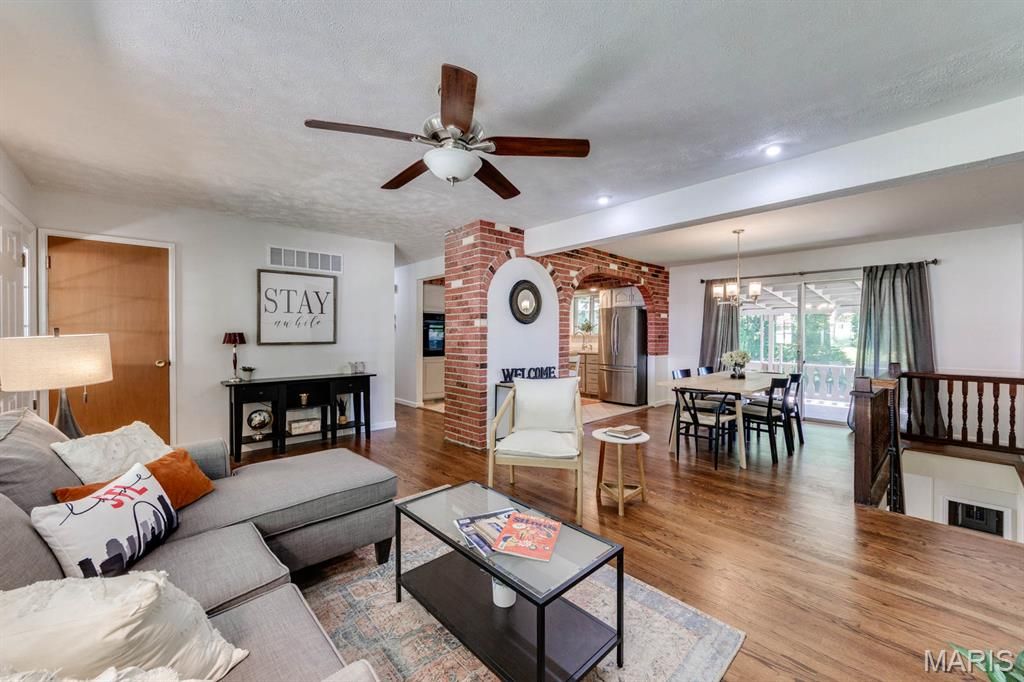 Image 6 of property listing at 20 Elderwood Court, St Louis, MO 63026