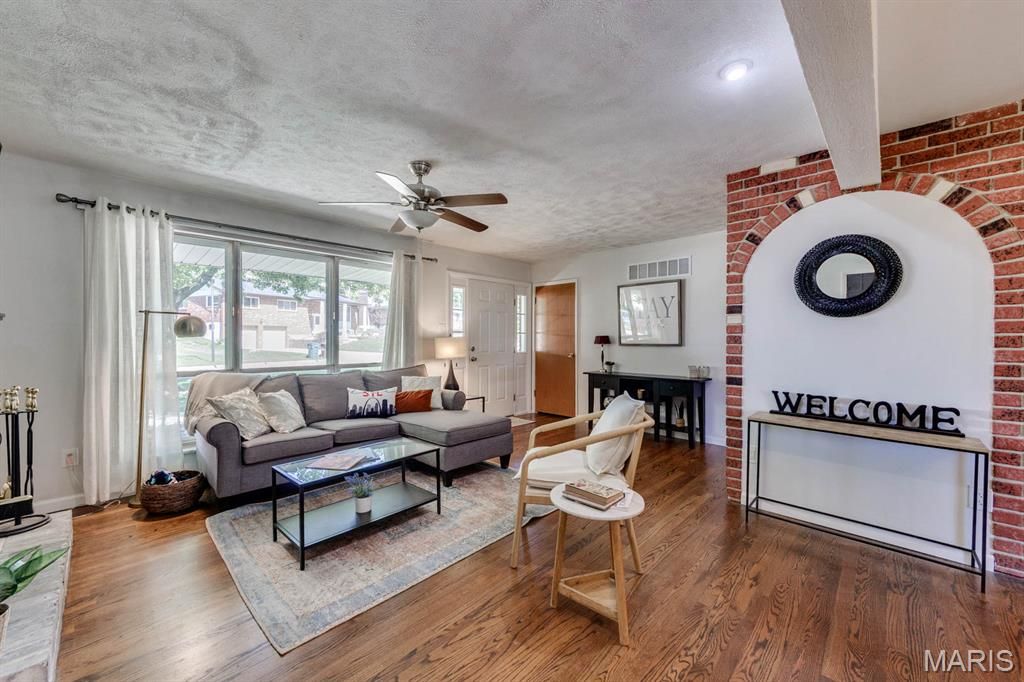 Image 7 of property listing at 20 Elderwood Court, St Louis, MO 63026