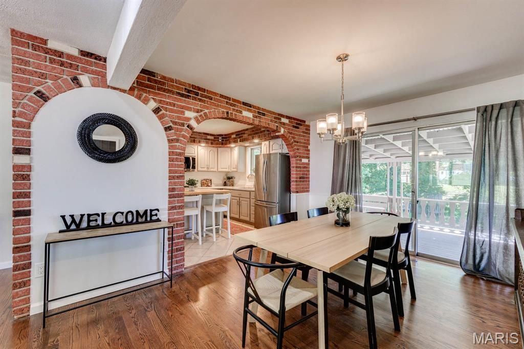 Image 8 of property listing at 20 Elderwood Court, St Louis, MO 63026