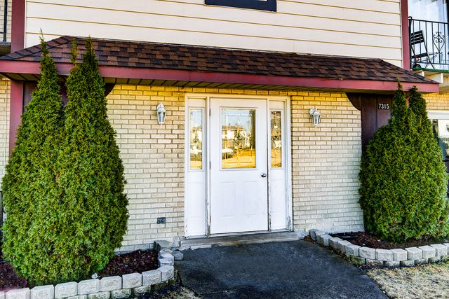 7315 W 85th Place 2A, Bridgeview, IL 60455