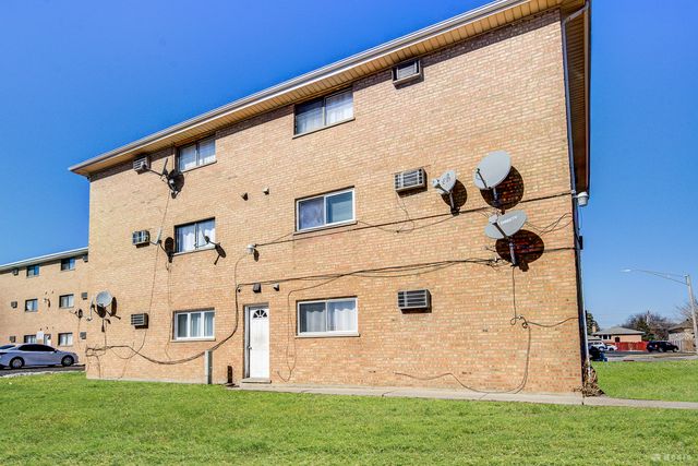 7315 W 85th Place 2A, Bridgeview, IL 60455