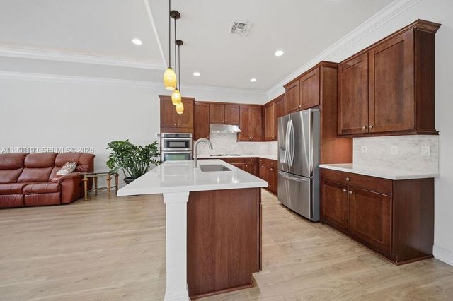 8055 NW 117th Way, Parkland, FL 33076