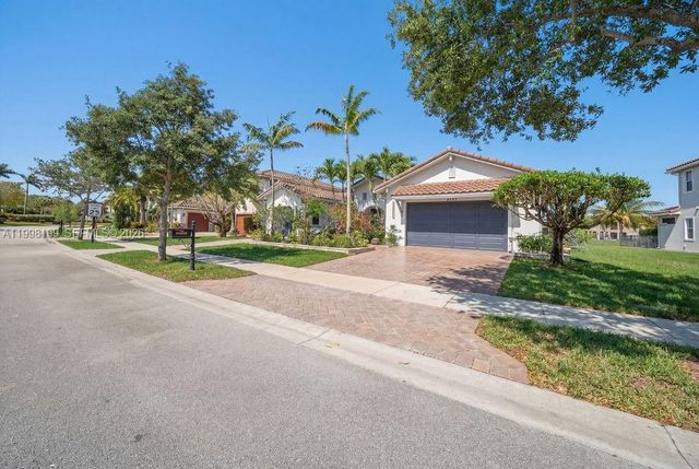 8055 NW 117th Way, Parkland, FL 33076