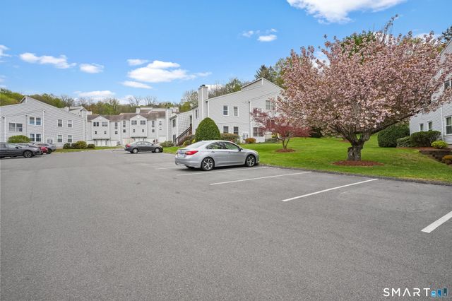 87 Valley Drive 87, New Milford, CT 06776