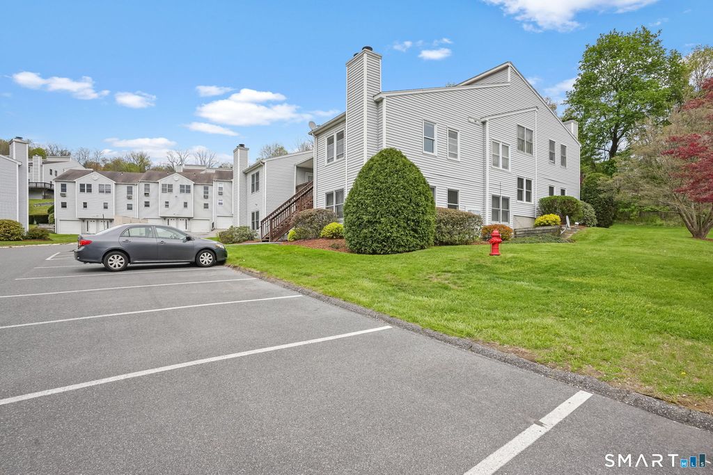 87 Valley Drive 87, New Milford, CT 06776