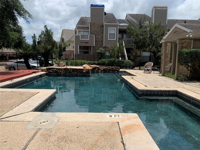2710 Grants Lake Boulevard C11, Sugar Land, TX 77479