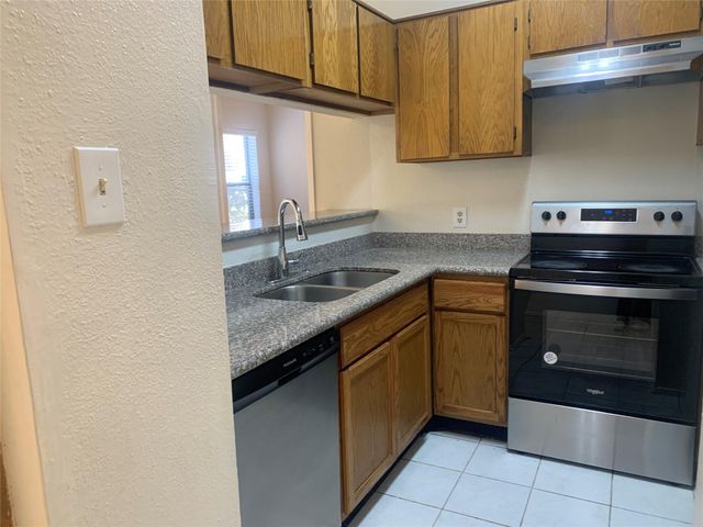 2710 Grants Lake Boulevard C11, Sugar Land, TX 77479