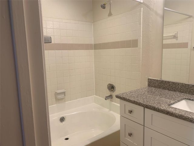 2710 Grants Lake Boulevard C11, Sugar Land, TX 77479