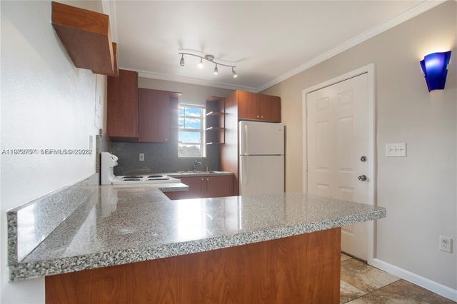 1020 SW 7th St 9, Miami, FL 33130