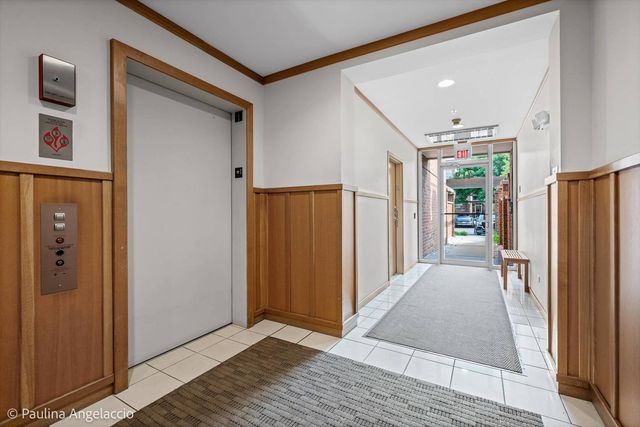 412 Kelburn Road 212, Deerfield, IL 60015