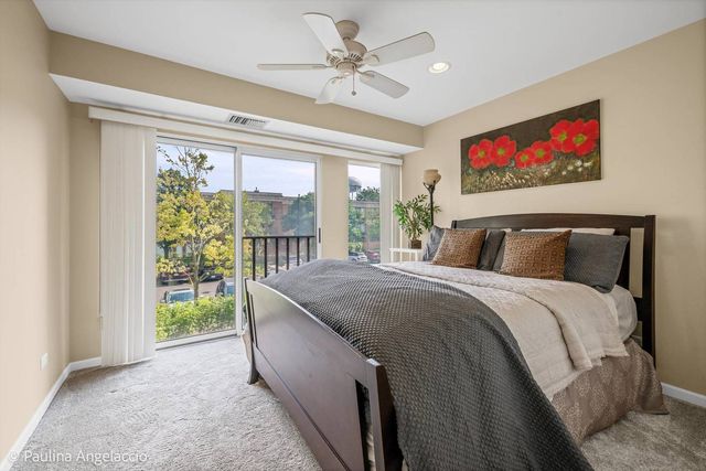 412 Kelburn Road 212, Deerfield, IL 60015