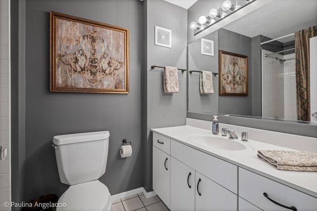 412 Kelburn Road 212, Deerfield, IL 60015