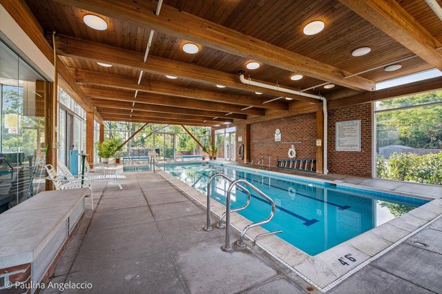 412 Kelburn Road 212, Deerfield, IL 60015