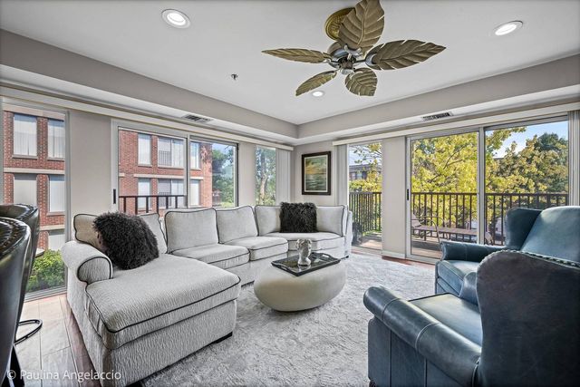 412 Kelburn Road 212, Deerfield, IL 60015