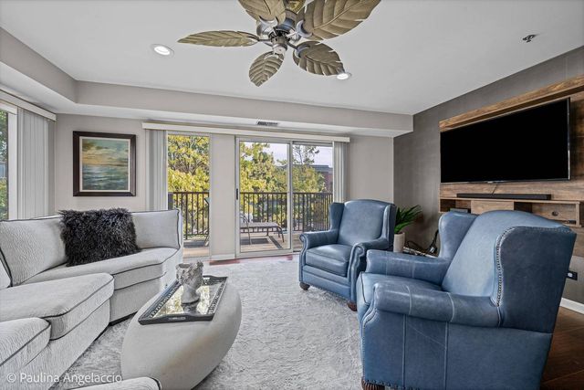 412 Kelburn Road 212, Deerfield, IL 60015