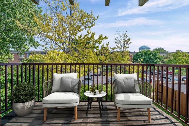 412 Kelburn Road 212, Deerfield, IL 60015