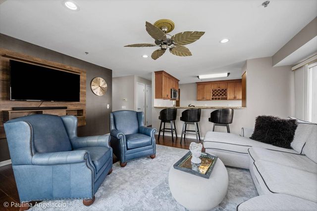 412 Kelburn Road 212, Deerfield, IL 60015