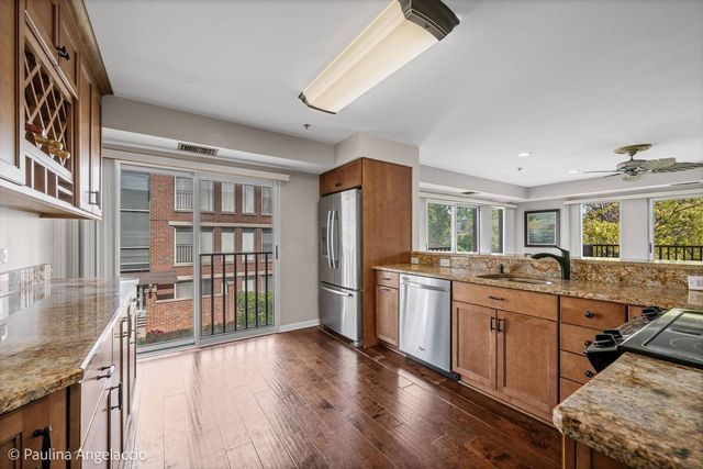 412 Kelburn Road 212, Deerfield, IL 60015