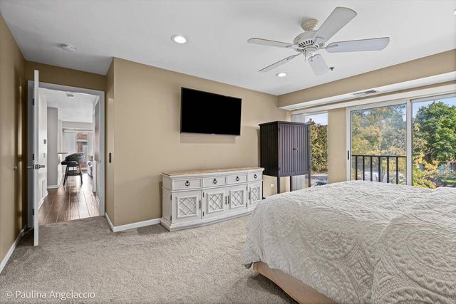 412 Kelburn Road 212, Deerfield, IL 60015