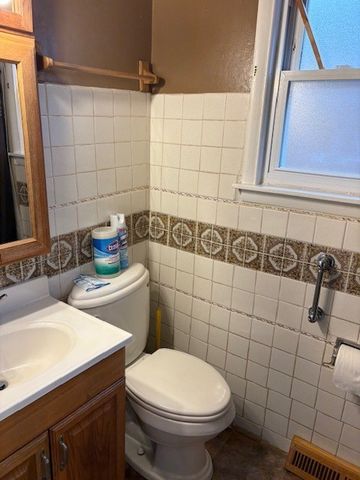 4510 S La Crosse Avenue, Chicago, IL 60638