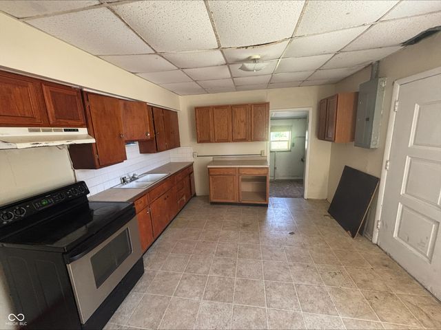 1225 S 25th Street, Elwood, IN 46036