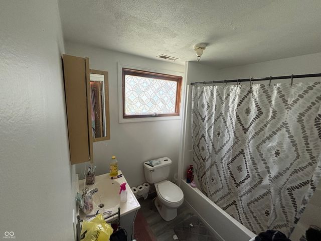 1225 S 25th Street, Elwood, IN 46036