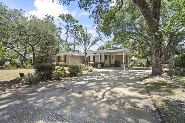602 Calhoun Rd., Myrtle Beach, SC 29577
