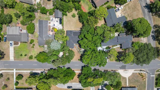 602 Calhoun Rd., Myrtle Beach, SC 29577