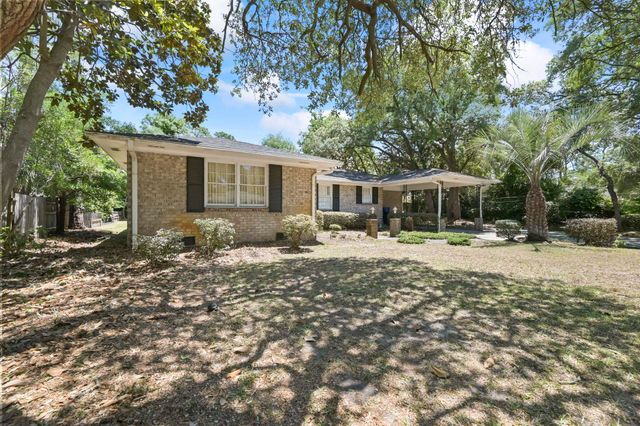 602 Calhoun Rd., Myrtle Beach, SC 29577