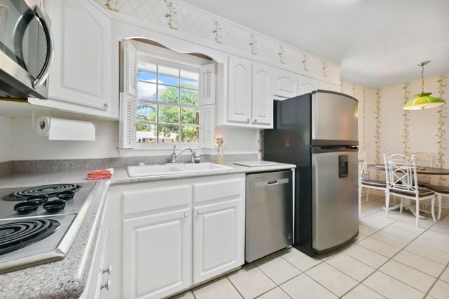 602 Calhoun Rd., Myrtle Beach, SC 29577