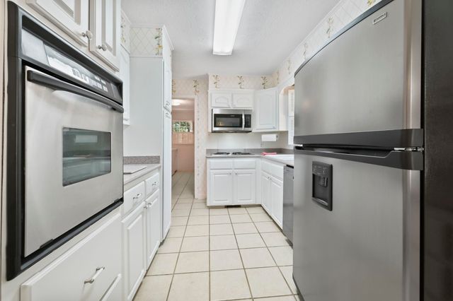 602 Calhoun Rd., Myrtle Beach, SC 29577