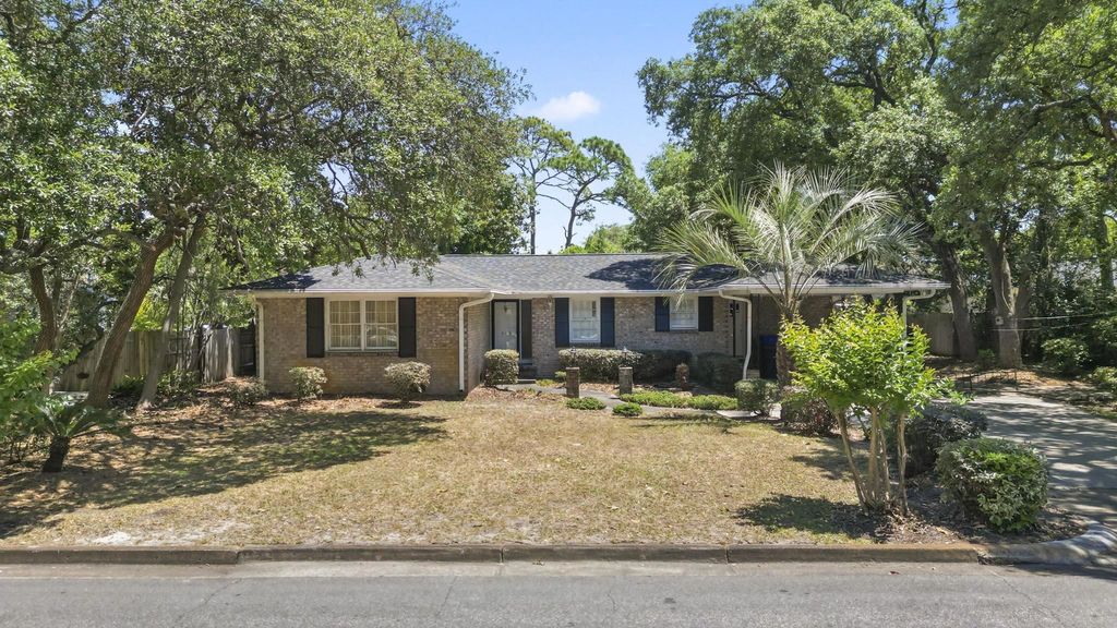 602 Calhoun Rd., Myrtle Beach, SC 29577