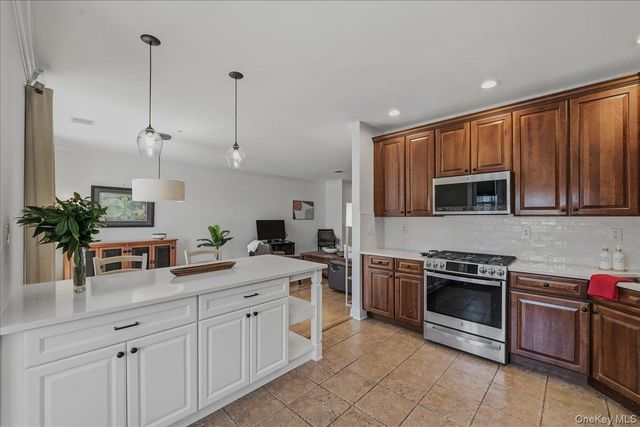 55 1st Street 313, Pelham, NY 10803