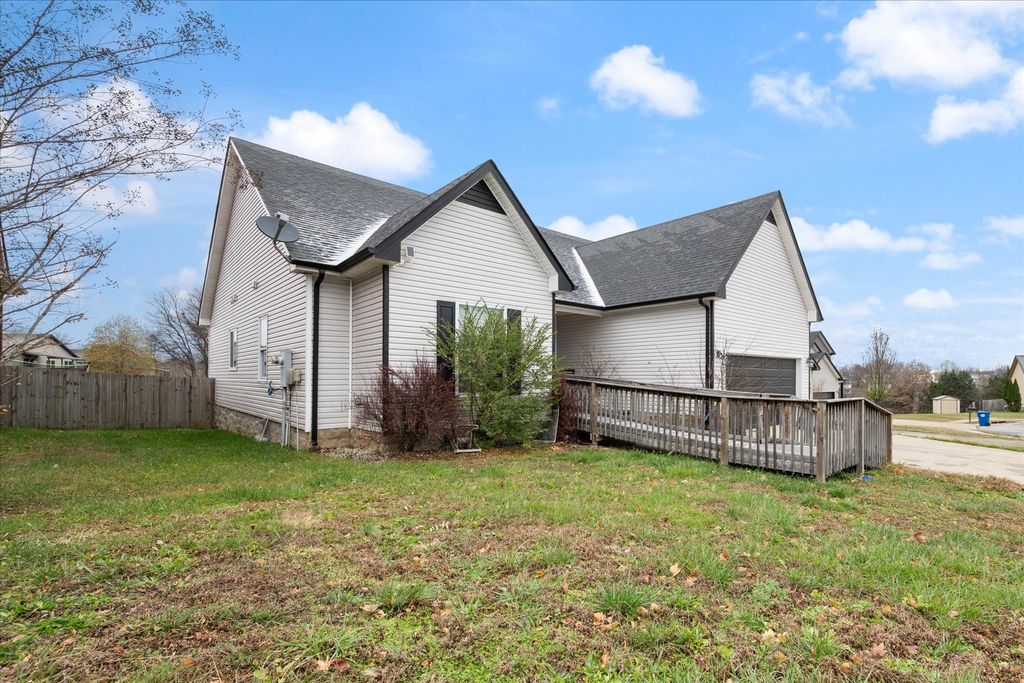 991 Guinevere Ct, Clarksville, TN 37040