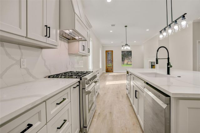 8405 Folkstone Lane, Houston, TX 77075