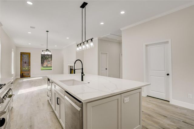 8405 Folkstone Lane, Houston, TX 77075